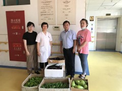 情系敬老院，爱心送温暖