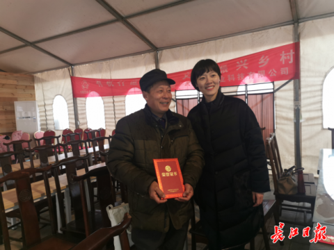 36岁博士与种田老把式的有机农业梦：4年获专利22项，田间地头蚯蚓开始重现