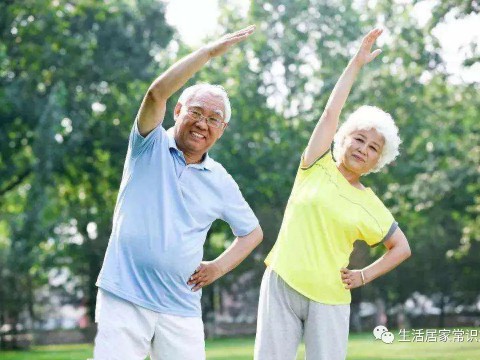 82岁老人直言：住过养老院请过保姆，才明白晚年最好的归宿在哪？